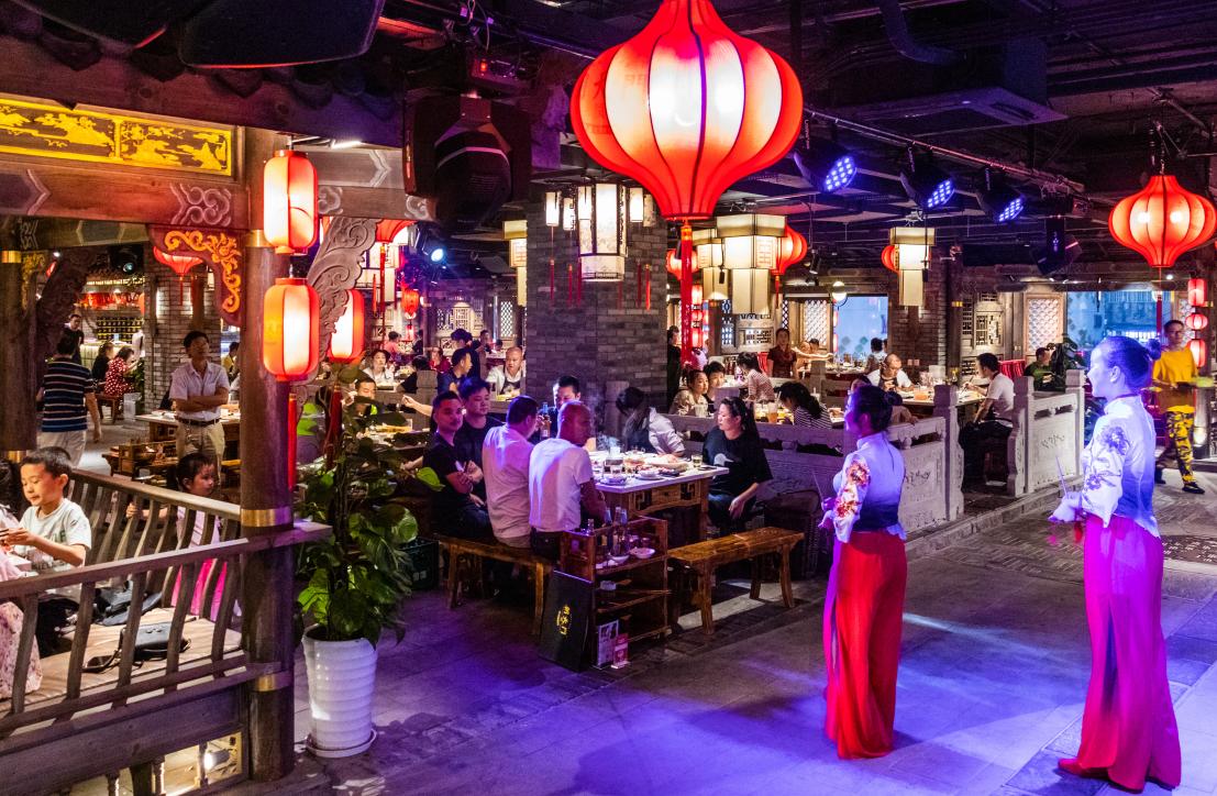 黑河開(kāi)火鍋加盟店，選明星店還是老品牌？