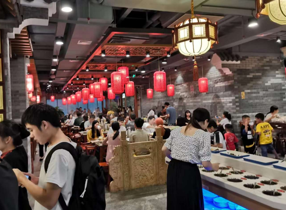 扎蘭屯開(kāi)火鍋加盟店，如何做好顧客層研究？