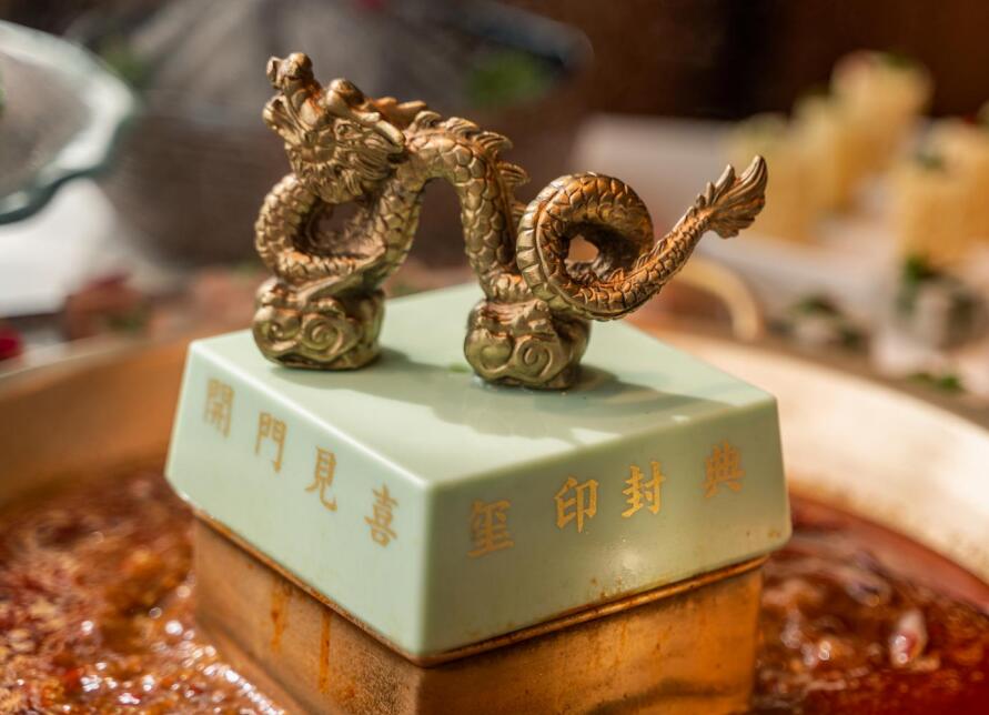 重慶南岸區(qū)開火鍋加盟店，怎樣打造新鮮感？