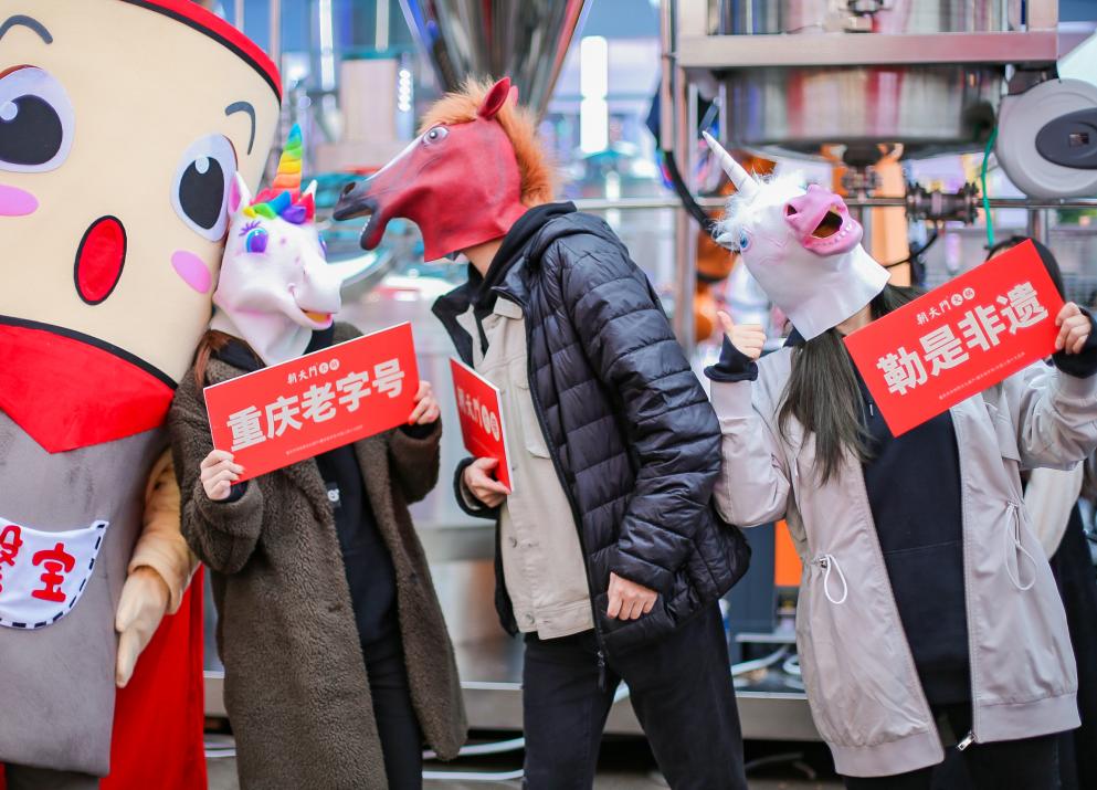 唱歌、換裝、劇本殺，火鍋店們玩起了哪些“跨界”？