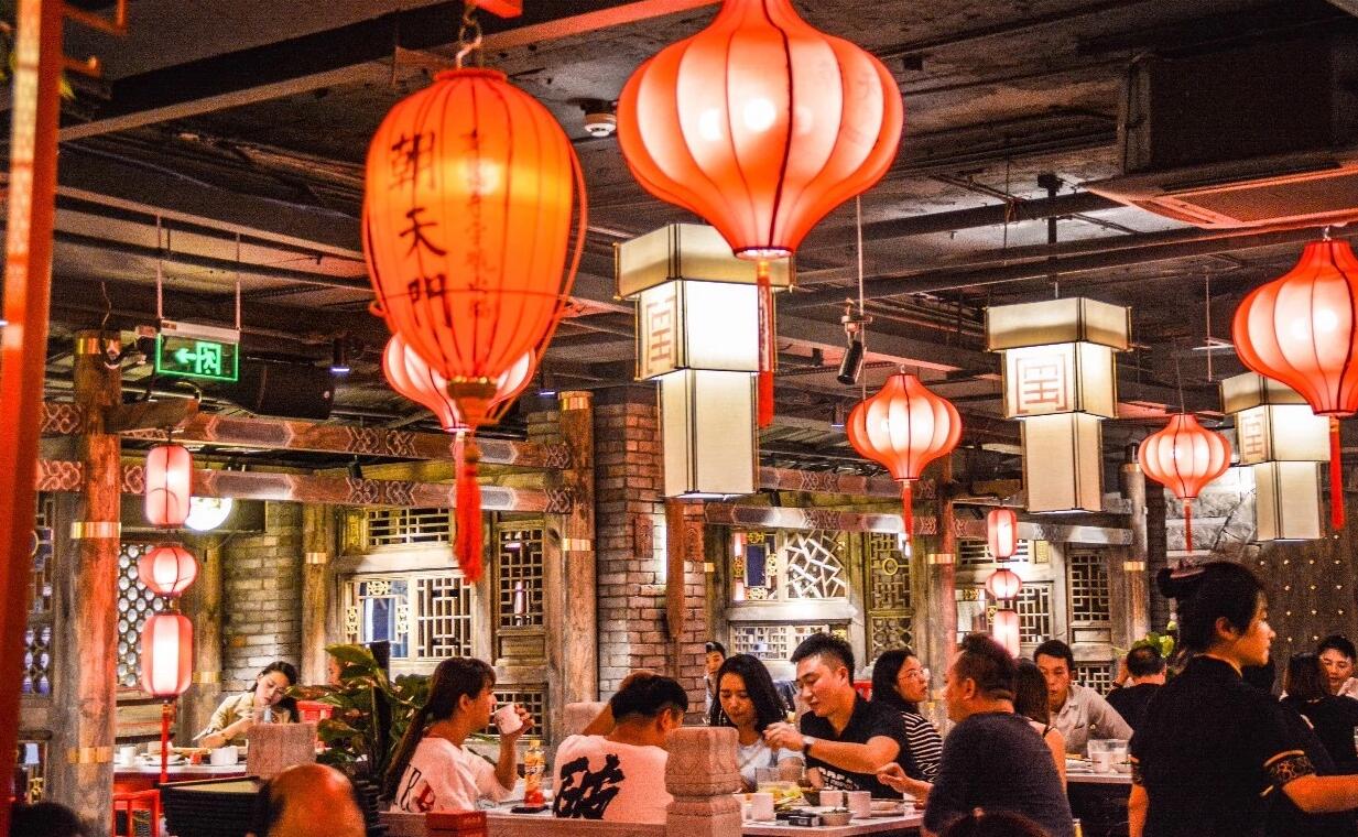 疫情下餐飲店火爆排隊，經營秘訣是什么？